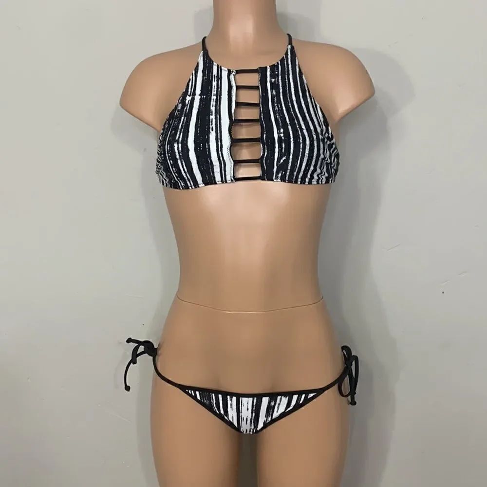 VOLCOM high neck string bikini. M/L and S/XS - Picture 2 of 16